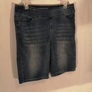 GG Jeans Ladies Size 12 Bermuda Length Pull On Medium Wash Jean Shorts
